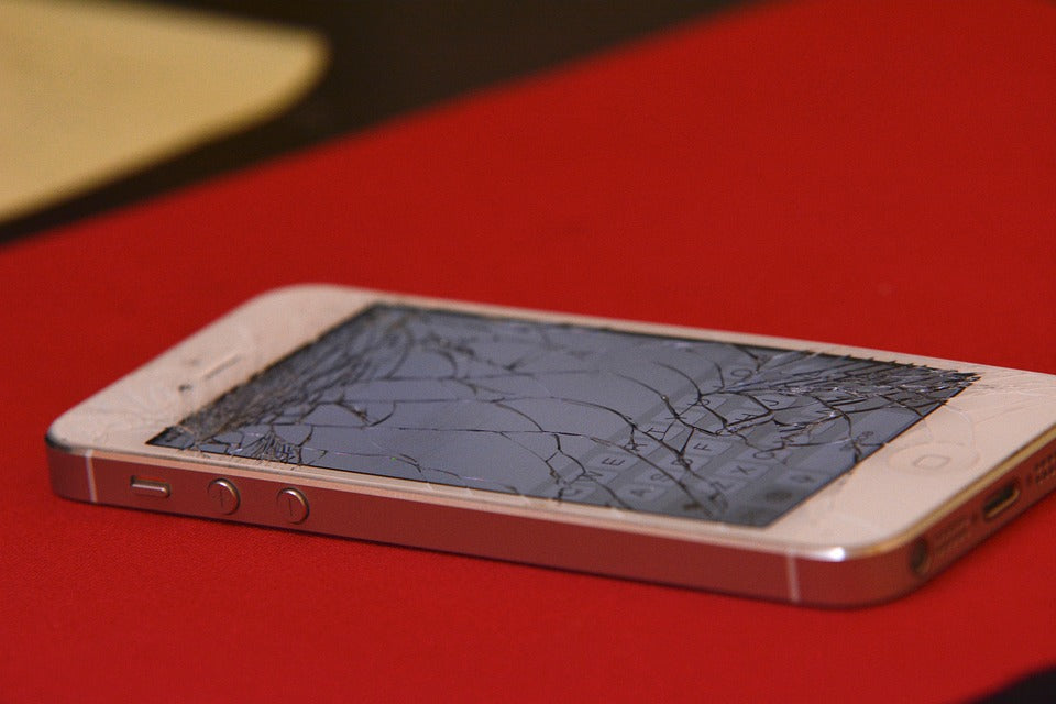 What's the Difference Between a Cracked Screen and a Broken LCD Screen